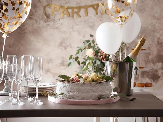 A Guide for Restaurant Staff how to decorate table for birthday