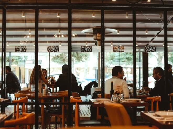 Why Wood Restaurant Tables and Chairs Can Increase Sales