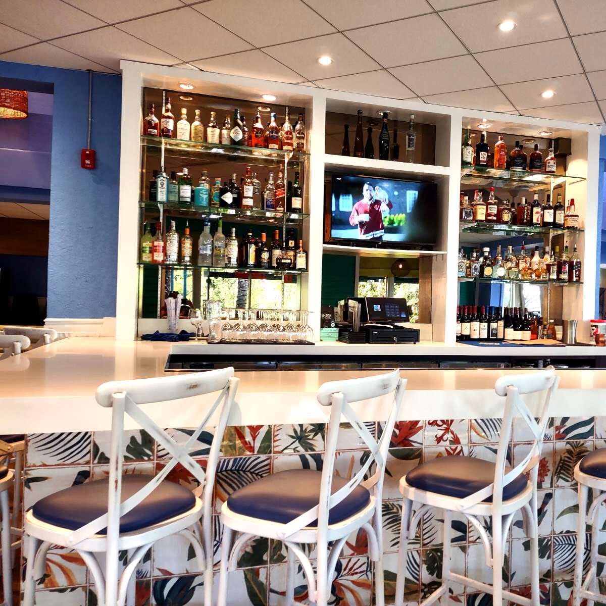 Antique-Look White Aluminum Cross-Back Indoor/Outdoor Bar Stool