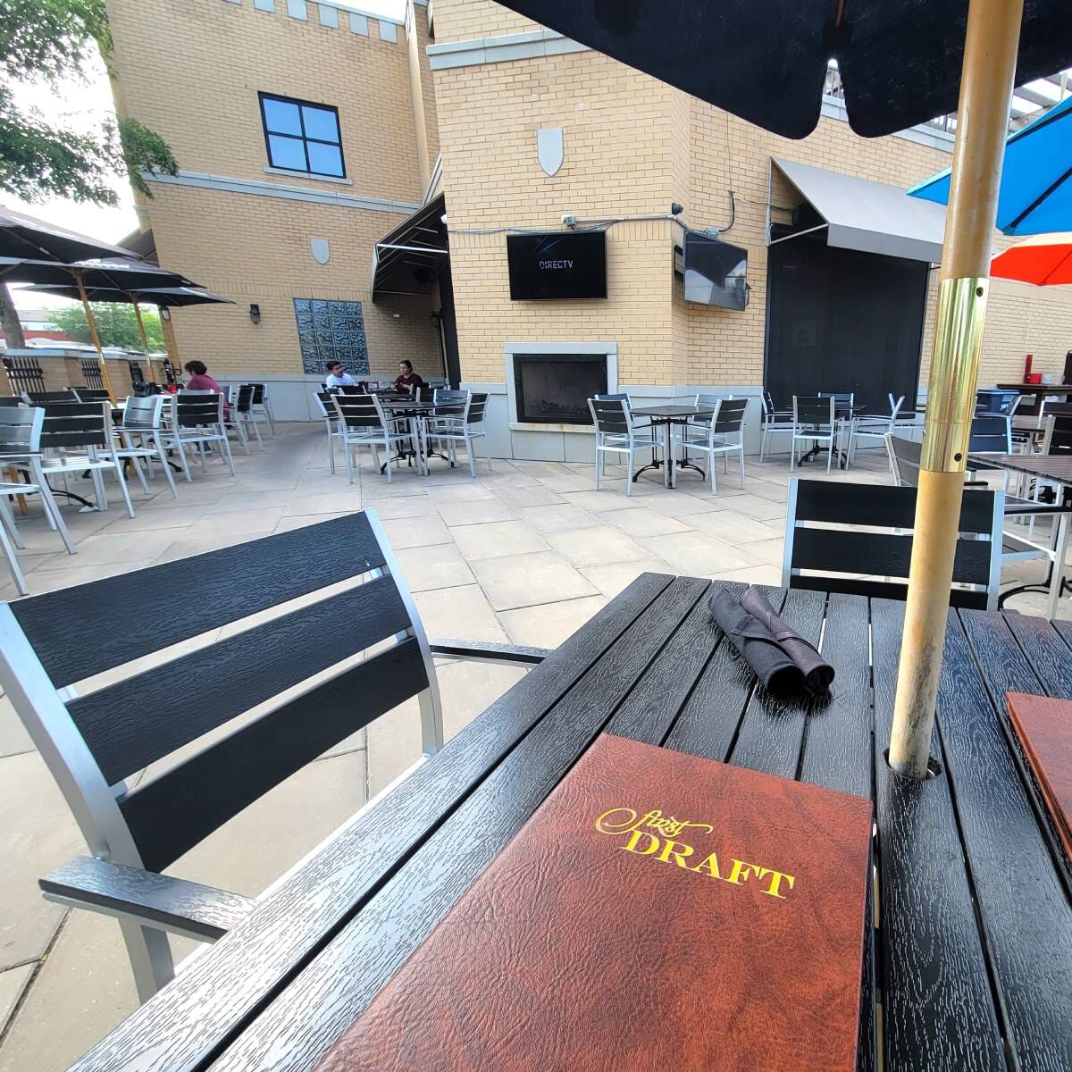 Stackable Outdoor Aluminum Arm Chair with Black Synthetic Teak Wood Slats