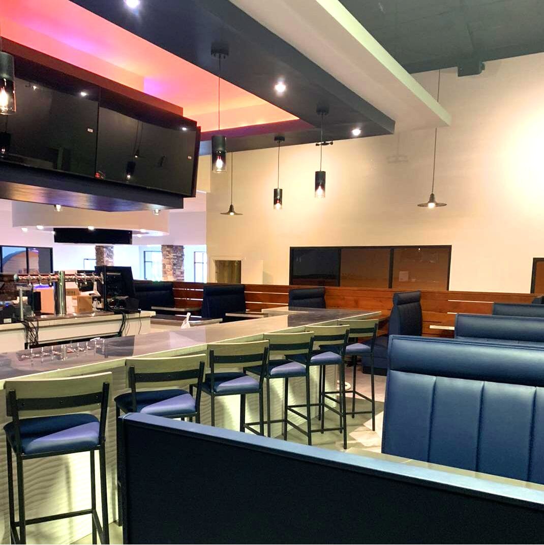 Six Channel Style Restaurant Booth with Headroll