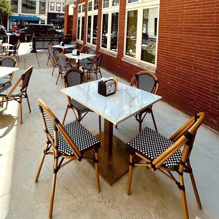 Economy Sintered Stone Restaurant Table Top in White with Amber Veins