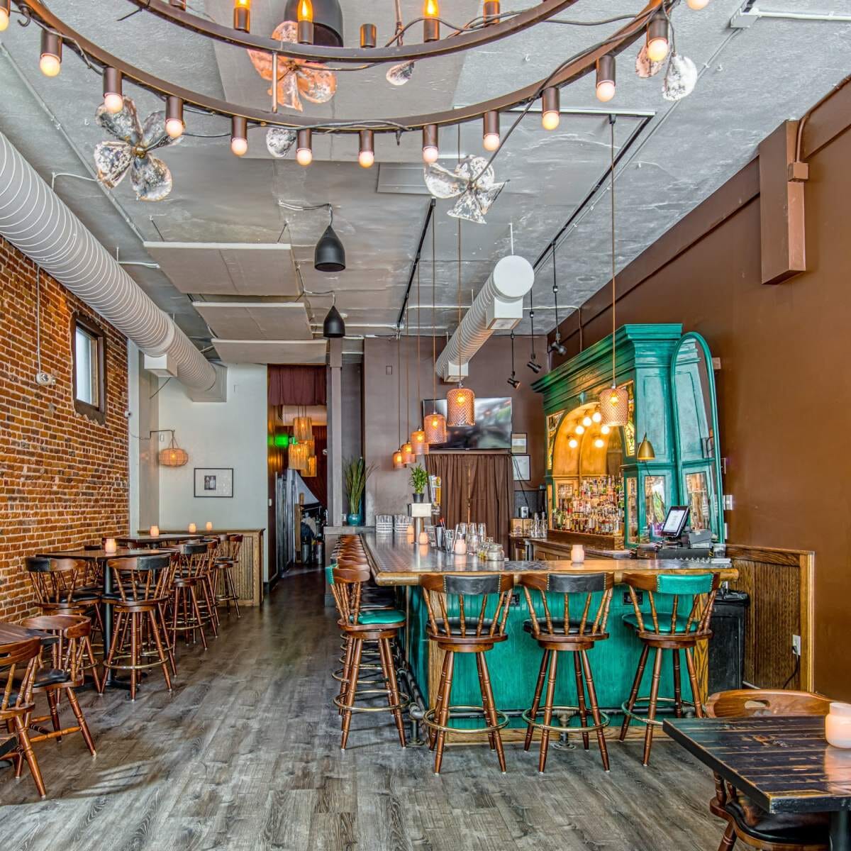 Captain's Mate Swivel Bar Stool in Walnut with Nailhead Trim