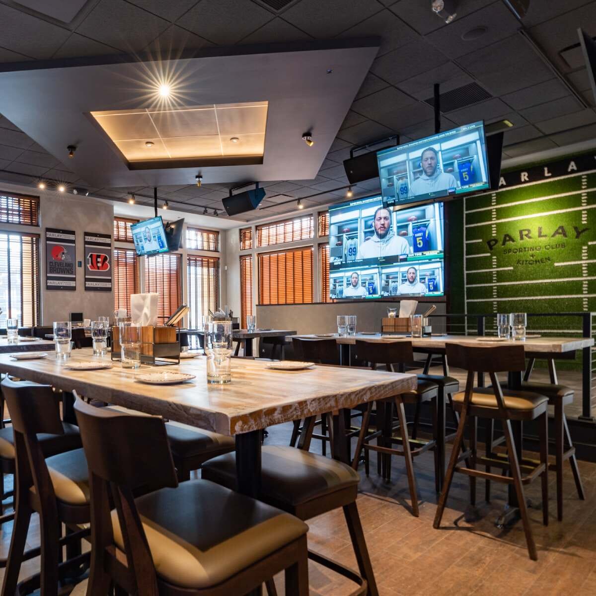 Solid Wood Contemporary Restaurant Bar Stool in Espresso