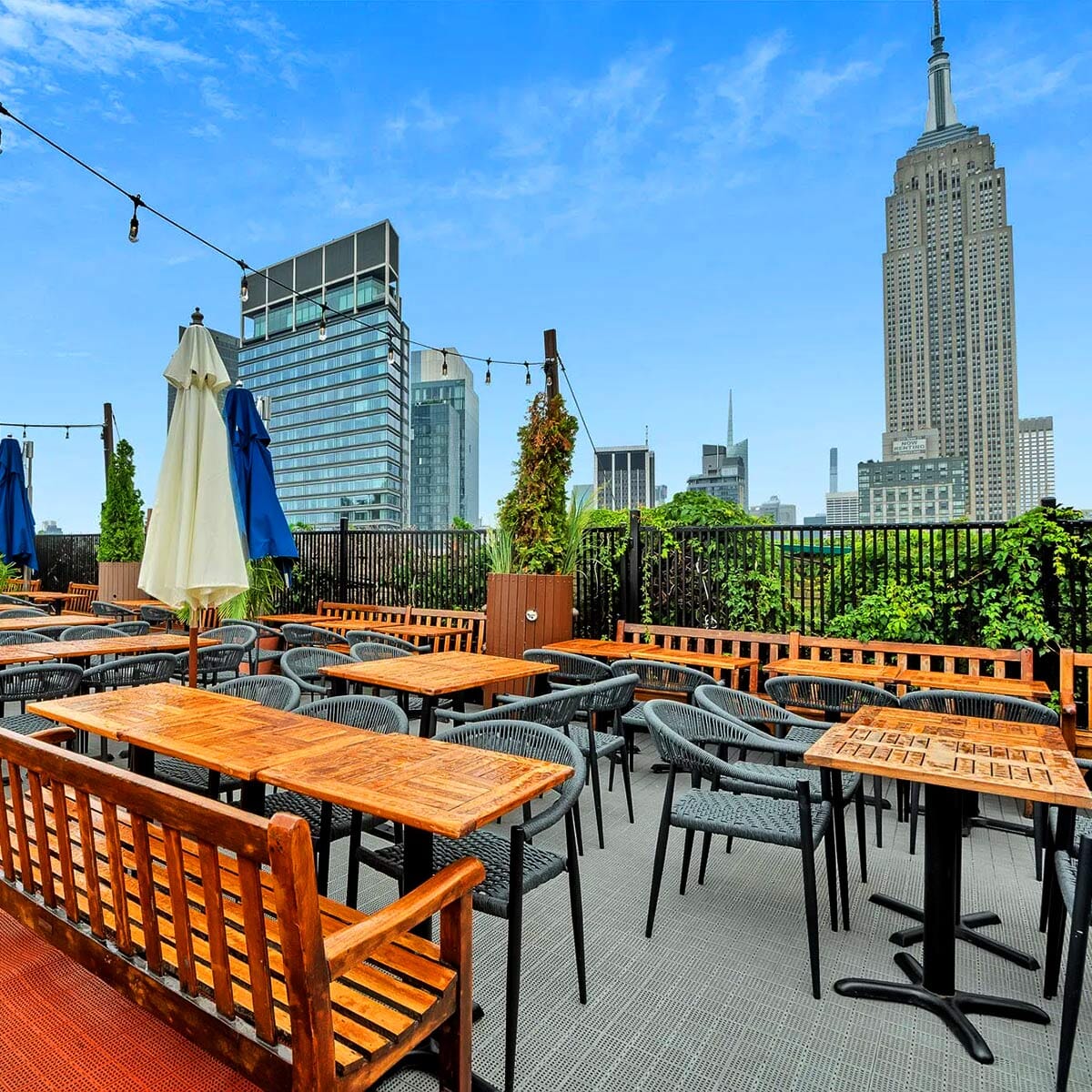 Sabbia Stackable Indoor/Outdoor Rope Restaurant Chair with Gray Seat and Back