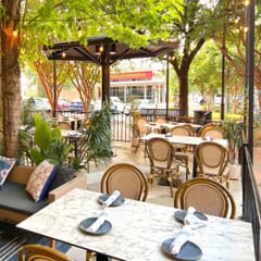 Bamboo-look Stackable Aluminum Frame Textilene Mesh Seat and Back Restaurant Chair