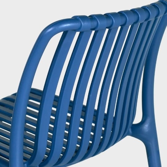 Sleek palissade design chair