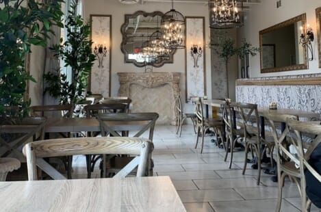Le Cafe du Sud - Superior Seating Furniture case study