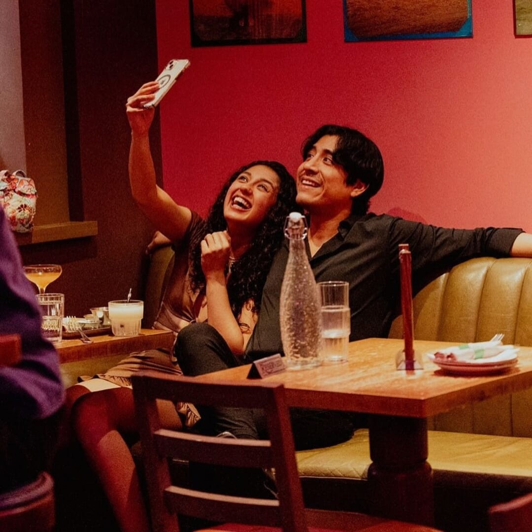 Couple enjoying dinner and cocktails in vibrant lounge seating at Vida Verde New York